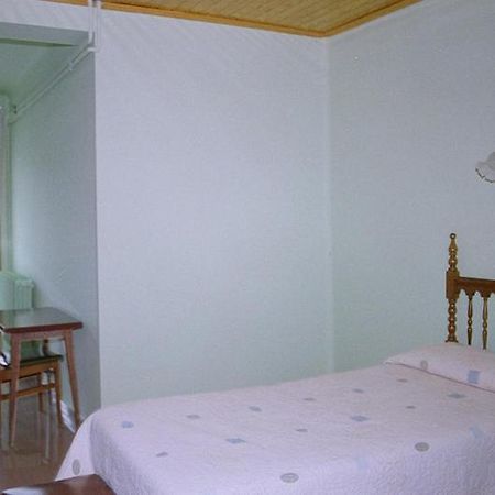 Hostal Fondevila โบอี ภายนอก รูปภาพ