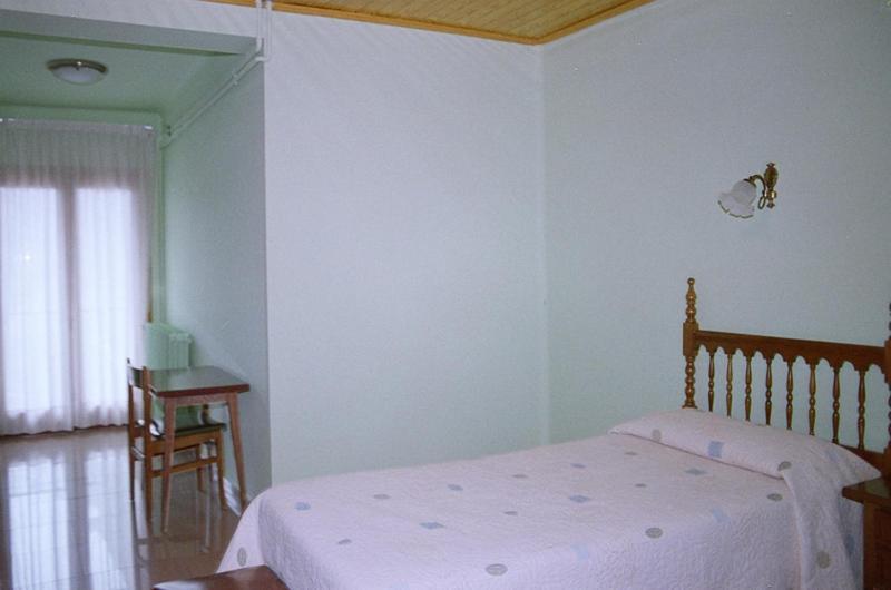 Hostal Fondevila โบอี ภายนอก รูปภาพ