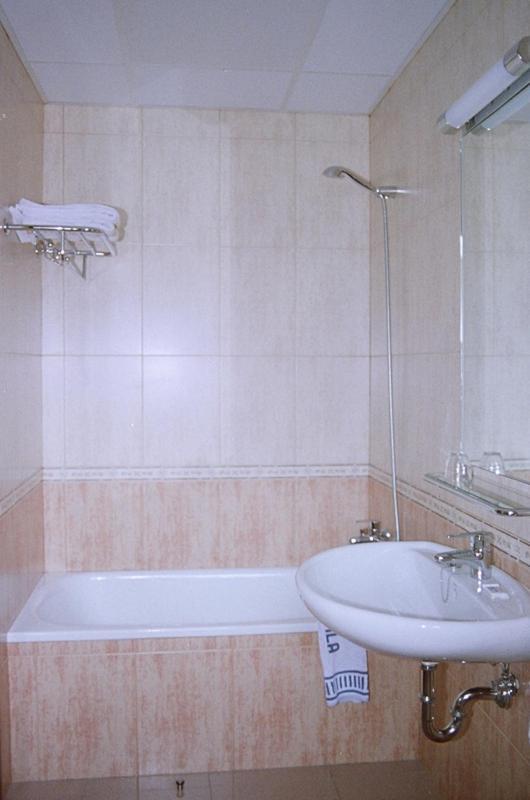 Hostal Fondevila โบอี ภายนอก รูปภาพ
